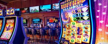 Layar permainan slot dan live dealer di upah slot